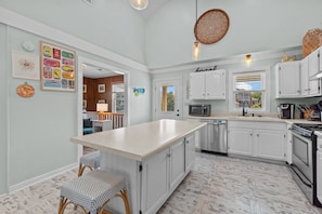 Fridge, microwave, oven, stovetop - Whalehead Retreat w/ Pool, Hot Tub, 5min to Beach (Currituck County)