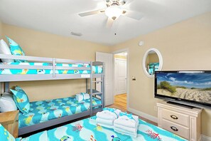 Tabla de planchar con plancha, wifi gratis y ropa de cama 