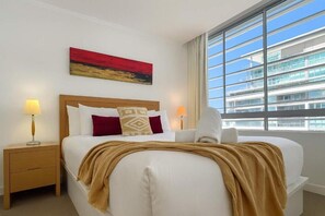 Room - Riverfront Heated Pool, Gym, Sauna Steps to Casino (Broadbeach)