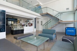 Lobby - Riverfront Heated Pool, Gym, Sauna Steps to Casino (Broadbeach)