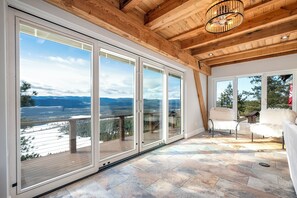 Interior - Cliffside 3-bedroom estate with AC in charming Whitefish (Whitefish)