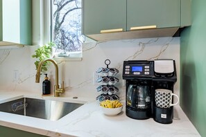 Private kitchen - Luxury Group Retreat 6BR  Sleeps 16+ East Austin (Austin)