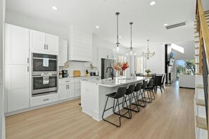 Fridge, microwave, oven, stovetop - Cozy Pearl- Luxurious 5 Bedroom Home With Pool (North Myrtle Beach)