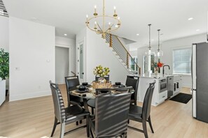 Dining - Cozy Pearl- Luxurious 5 Bedroom Home With Pool (North Myrtle Beach)
