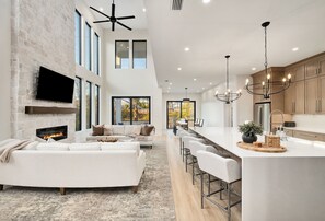 Smart TV, fireplace - Meet Me Coastal | Community Pool | Tennis + Basketball | 6-Seater Golf Cart (Destin)