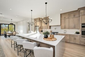 Fridge, microwave, oven, stovetop - Meet Me Coastal | Community Pool | Tennis + Basketball | 6-Seater Golf Cart (Destin)