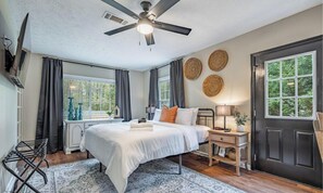 Iron/ironing board, WiFi, bed sheets - Dawg House 4BR Stay - Fenced Yard & Fast WiFi! (Woodstock)