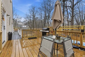 Outdoor dining - NEW! Cozy Chalet with Hot Tub and Pool (Albrightsville)