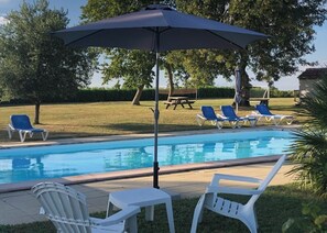 Alberca al aire libre y alberca climatizada