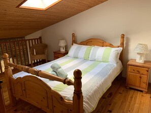 4 bedrooms, iron/ironing board, travel cot, free WiFi - Comfortable gîte for 8 people with swimming pool, large garden - Sea 15 km away (Chenac-Saint-Seurin-d'Uzet)