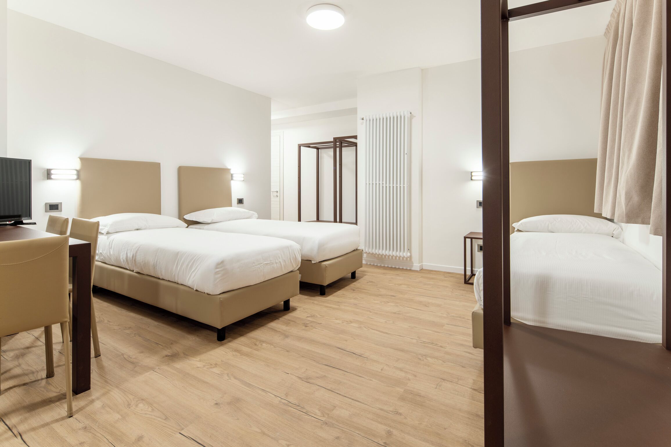 Family Room | Desk, free WiFi, bed sheets