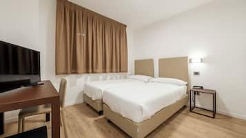 Doppel- oder Zweibettzimmer | Schreibtisch, kostenloses WLAN, BettwÀsche