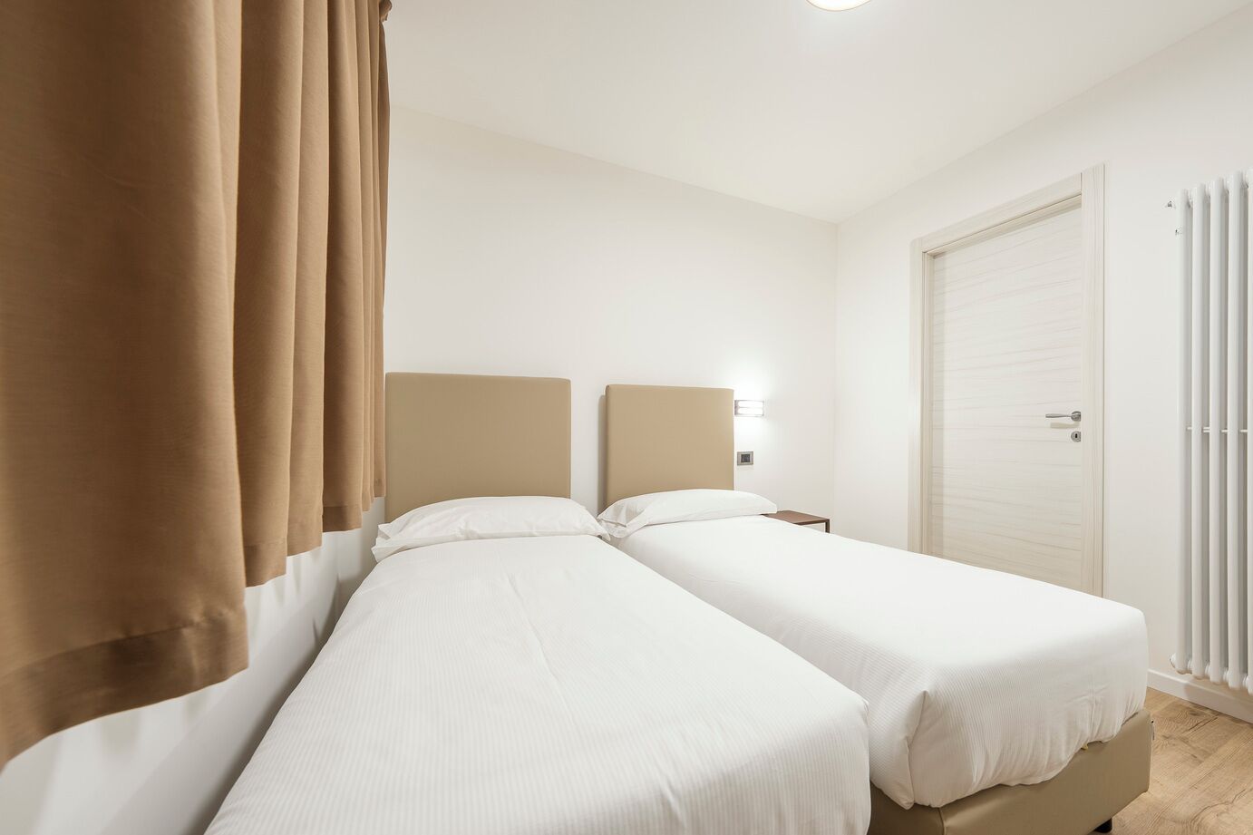 Kahden hengen huone (yksi tai kaksi sänkyä)