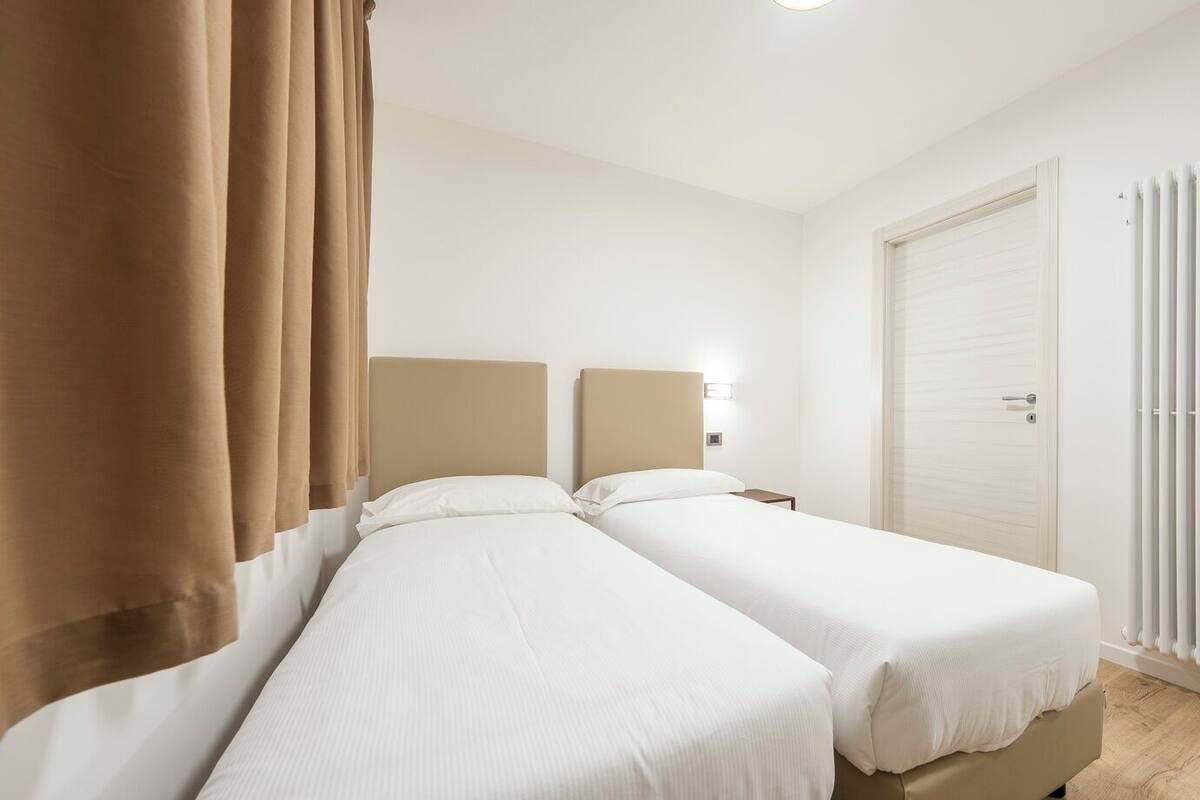 Kahden hengen huone (yksi tai kaksi sänkyä)