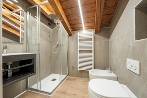 Yhden hengen huone | Kylpyhuone