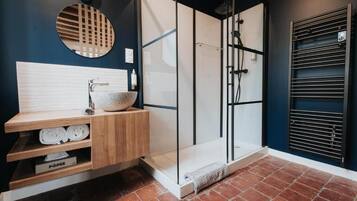 Deluxe Double Room, Balcony, Vineyard View | Bathroom