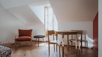 Deluxe tweepersoonskamer, uitzicht op wijngaard | Dineren