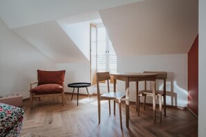 Deluxe Double Room, Vineyard View | Dining - Les Cabottes (Change)