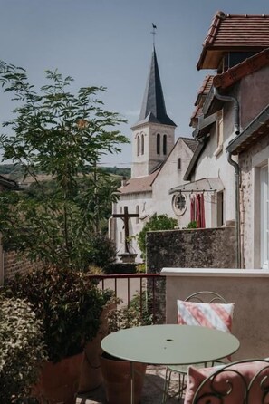 Deluxe Room, Balcony, Vineyard View | Outdoor dining - Les Cabottes (Change)