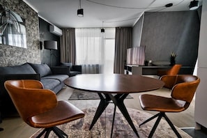 Superior Apartment, 1 Queen Bed with Sofa bed, Air conditioning, City View | Interior