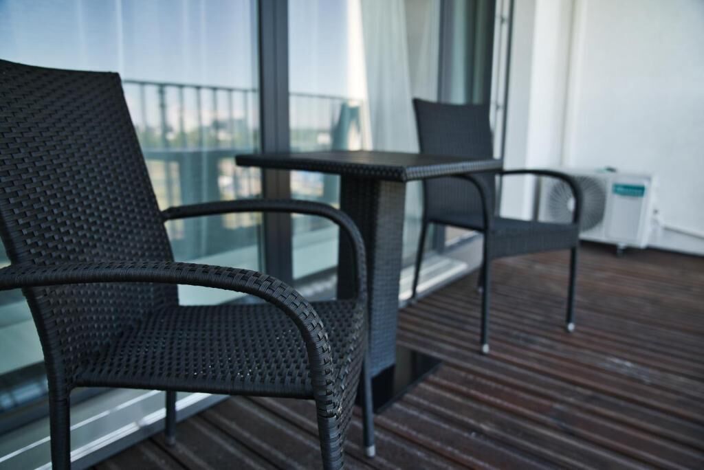 Deluxe Studio, 1 Queen Bed, Air conditioning, City View | Property grounds