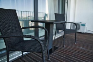 Deluxe Studio, 1 Queen Bed, Air conditioning, City View | Property grounds