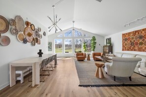 Téléviseur, foyer, chaîne audio