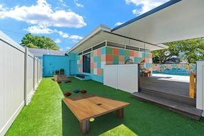 Terrace/patio - Groovy 5 Bed Getaway in the heart of St Pete (St. Petersburg)