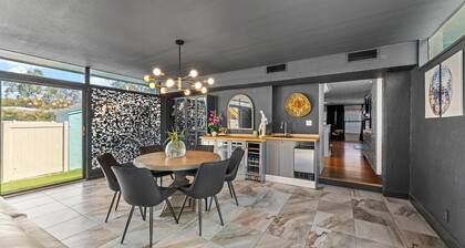 Groovy 5 Bed Getaway in the heart of St Pete