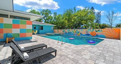 Groovy 5 Bed Getaway in the heart of St Pete