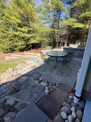 Outdoor dining - Beautiful Lake Huron Beachfront Home with amazing views of sunrises and sunsets! (Rogers City)