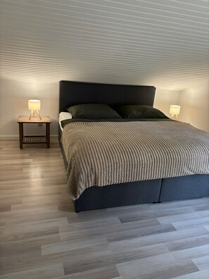 2 Schlafzimmer, Bügeleisen/Bügelbrett, WLAN, Bettwäsche
