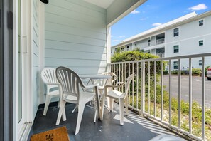 Outdoor dining - BeachsideBliss - 30A 2BD/2BA Awesome Beach Access (Santa Rosa Beach)