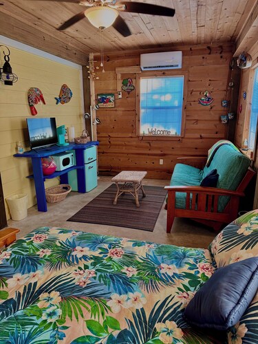 water front home on matagorda bay sleeps 8 just 1 block from boat ramp beach
