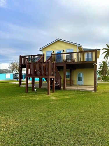 water front home on matagorda bay sleeps 8 just 1 block from boat ramp beach