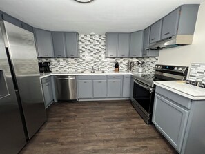 Fridge, microwave, oven, stovetop - South Robins Retreat (Warner Robins)