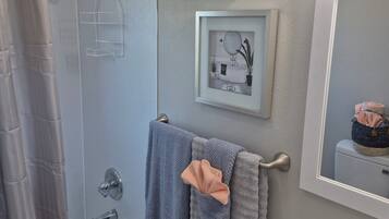 Comfort Cabin | Bathroom