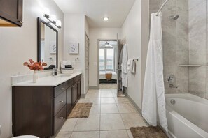 Bathroom - UptownVibes Central Sq Retreat+Pool, Gym+EV (Frisco)