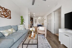 Living area - UptownVibes Central Sq Retreat+Pool, Gym+EV (Frisco)