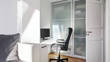 Shared Dormitory, 2 Bedrooms, Fireplace | Interior