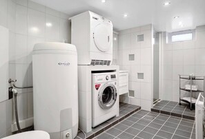 Shared Dormitory, 2 Bedrooms, Fireplace | Laundry - Room-spacious 3BR Home Peaceful Neighb (Lier)