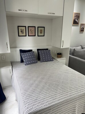 1 habitación, tabla de planchar con plancha, wifi gratis y ropa de cama 