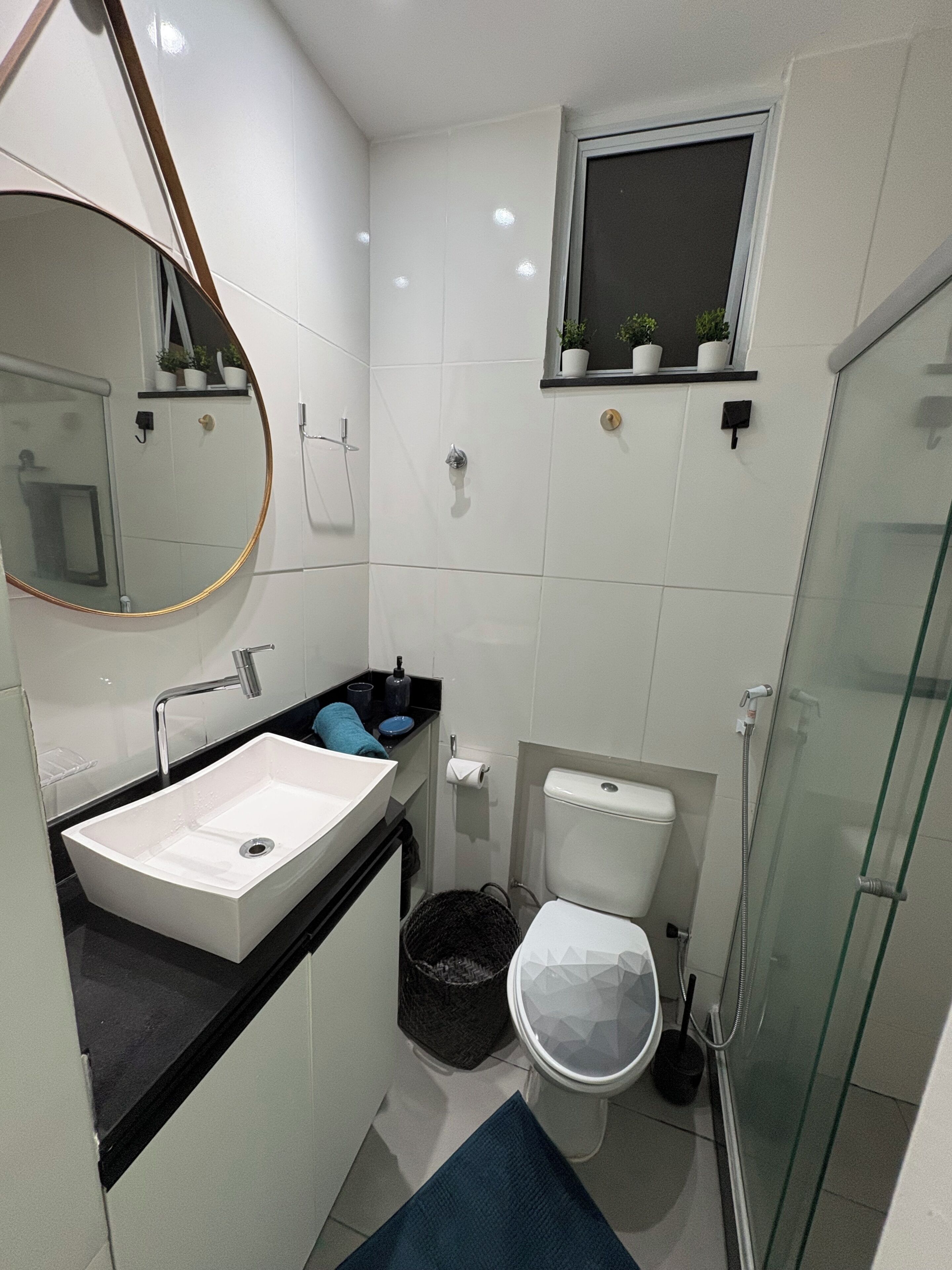 Haartrockner, Handtücher, Toilettenpapier