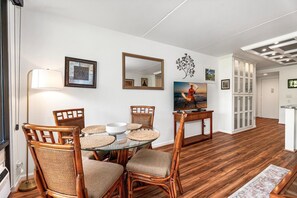 Condo, 1 Queen Bed with Sofa bed (Kona Pacific E629) | Dining - Kona Pacific E629 (Kailua-Kona)