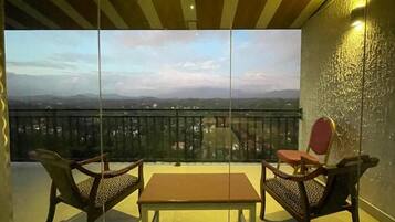 Family Quadruple Room, Balcony, Mountain View | Interior