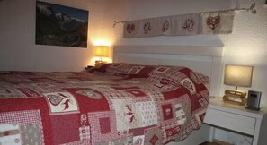Iron/ironing board, WiFi, bed sheets - Slopeside Nests with Mont Blanc Views (Saint-Gervais-les-Bains)