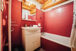 Bathroom - Slopeside Nests with Mont Blanc Views (Saint-Gervais-les-Bains)