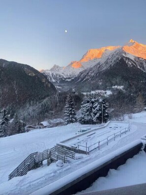 A snow-covered landscape with a mountain in the background and a snow-covered bridge in the foreground. - Slopeside Nests with Mont Blanc Views (Saint-Gervais-les-Bains)
