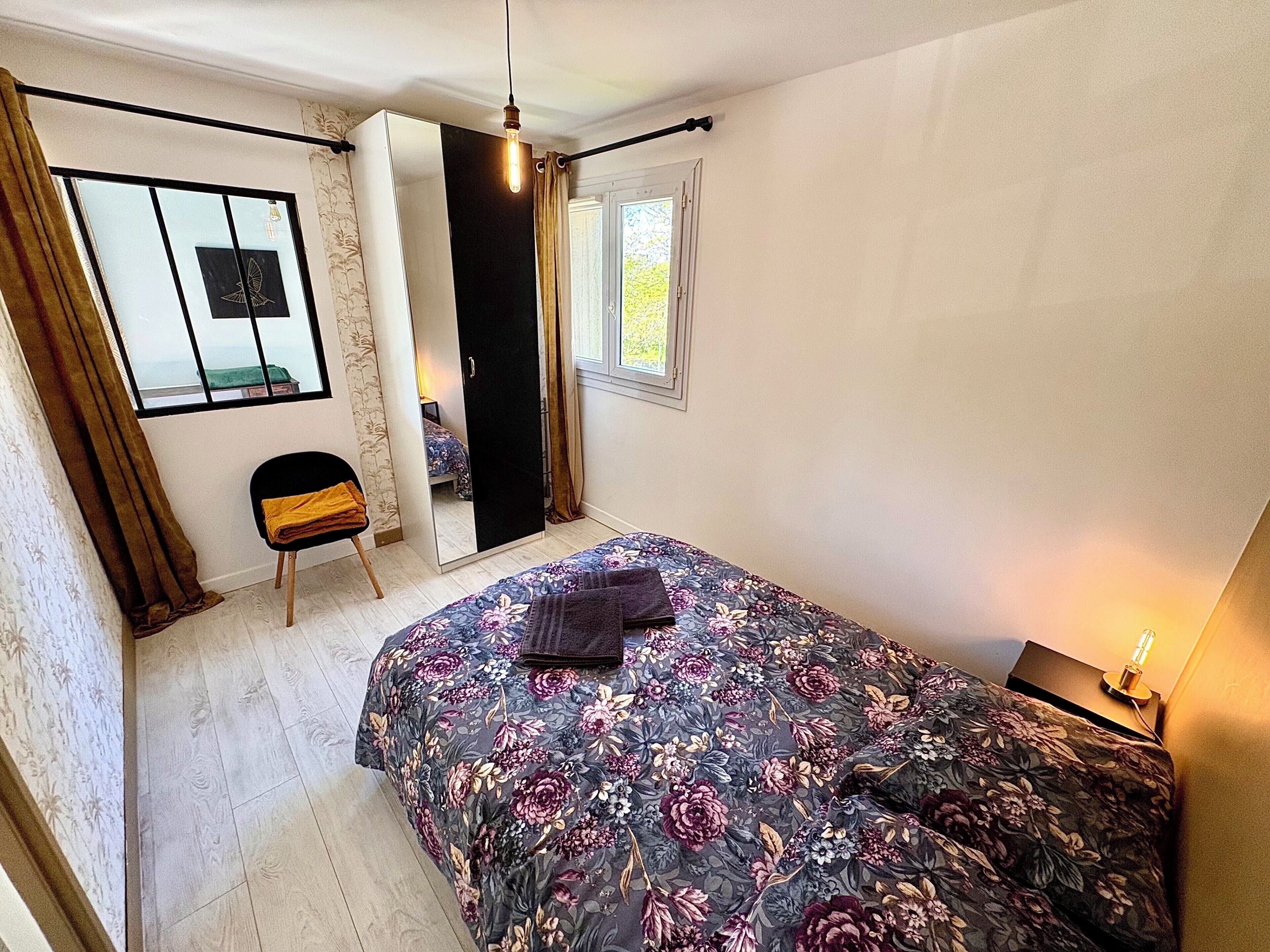 2 bedrooms, bed sheets