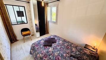 2 bedrooms, bed sheets